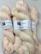 Load image into Gallery viewer, Yorkie Yarns Merino Linen Single