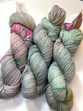Load image into Gallery viewer, Dragonfly Fibers Djinni