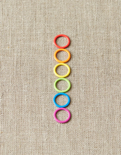 Load image into Gallery viewer, Cocoknits Colorful Ring Stitch Markers
